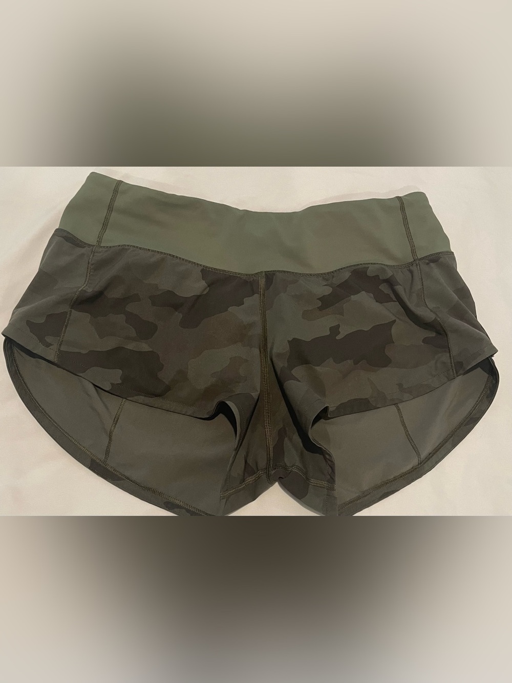 EUC Lululemon Speed Up Green Camouflaged Shorts Women’s Size 4